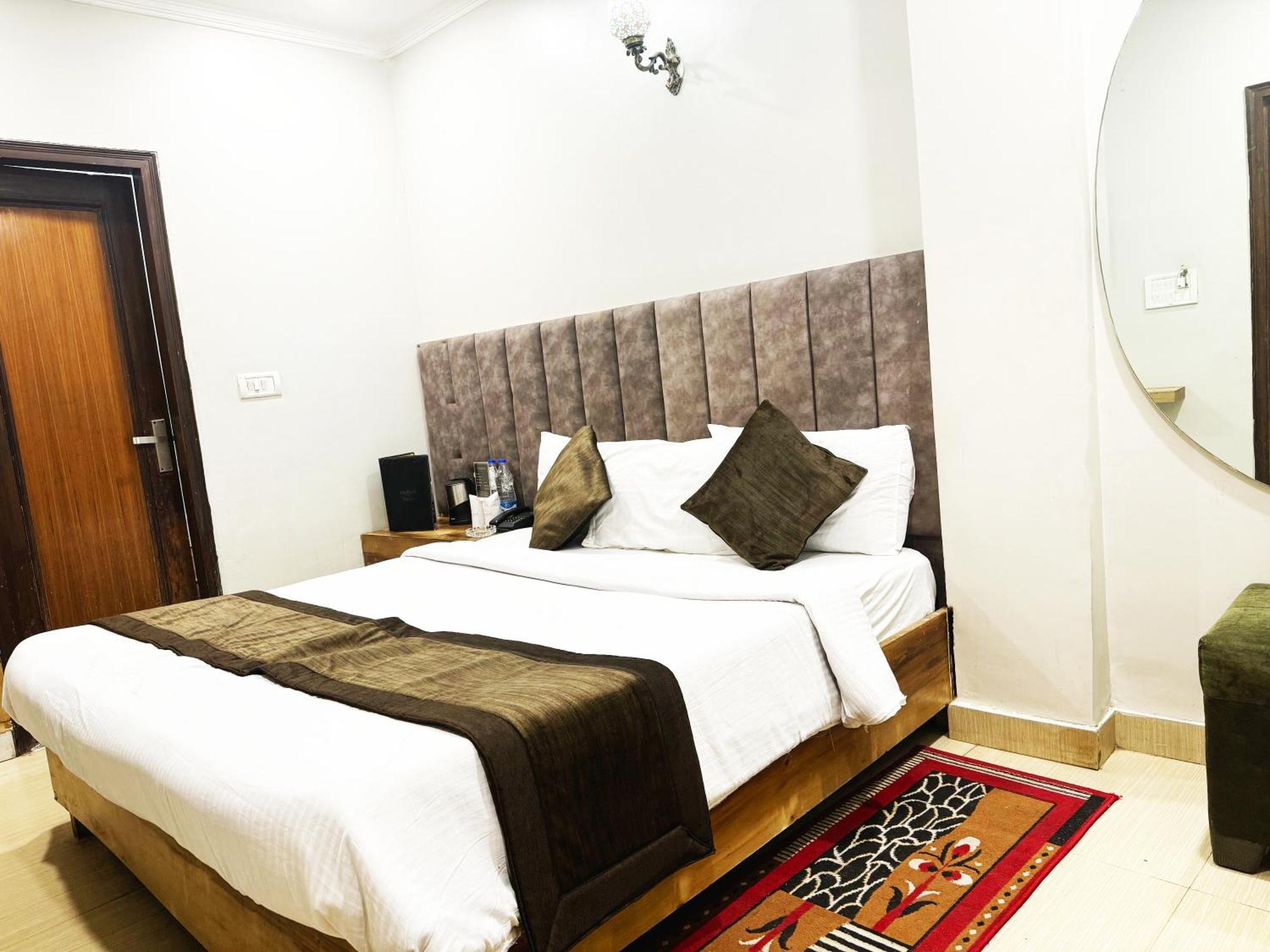 Hotel Nityaa Suites New Delhi Exterior photo