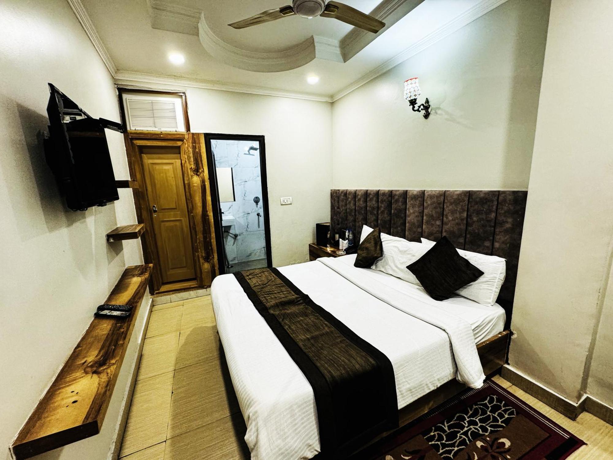 Hotel Nityaa Suites New Delhi Exterior photo