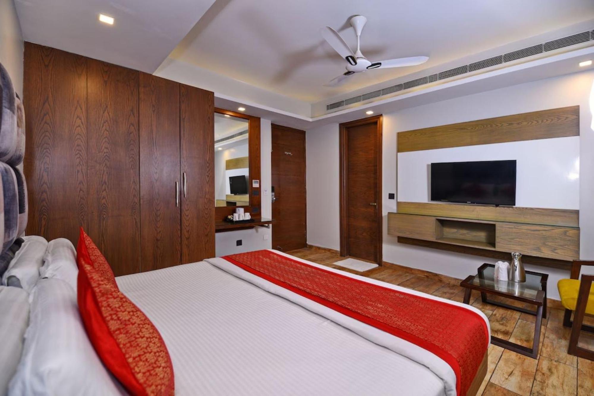 Hotel Nityaa Suites New Delhi Exterior photo