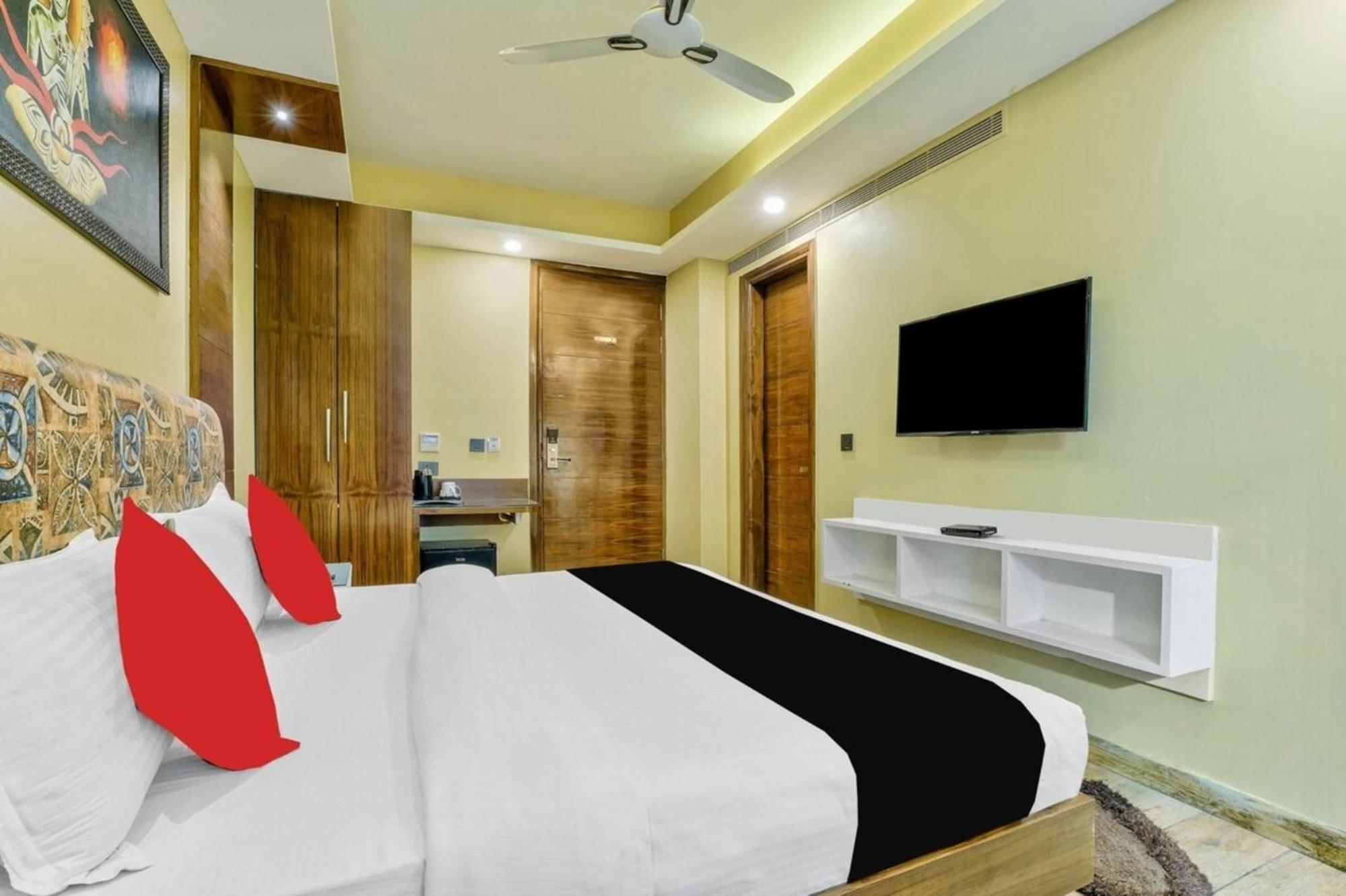 Hotel Nityaa Suites New Delhi Exterior photo