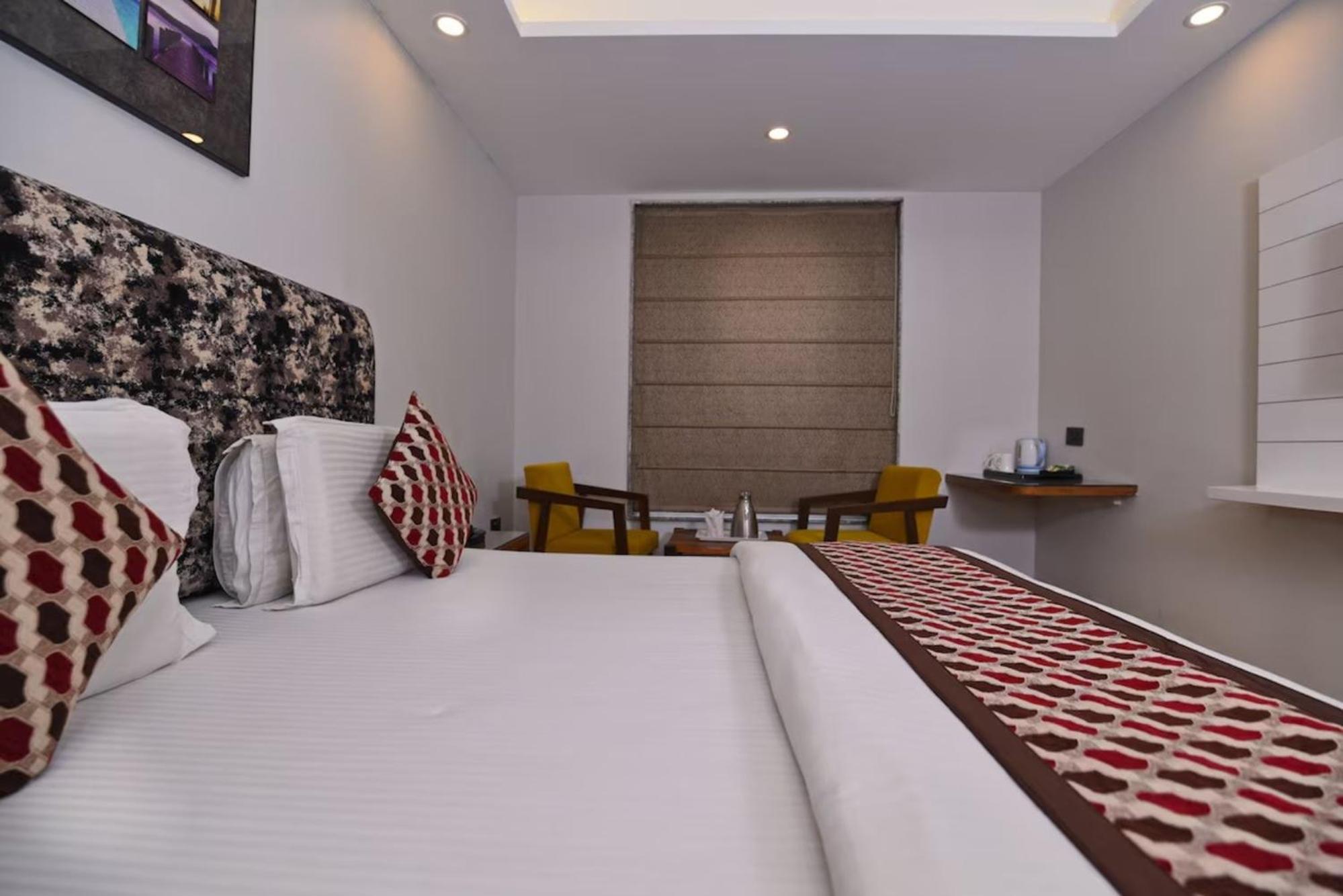 Hotel Nityaa Suites New Delhi Exterior photo